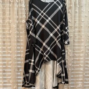 ‘NUGGLES Plaid High Low Top